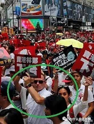 在未回归时,香港群众心向中国,勇于与外国殖民者做斗争,今天香港回归已经20多年了,境外势力却敢在中国的国土上煽动闹事,而”应者云集“,好好的想一想吧,今天的中国到底差哪了?!
