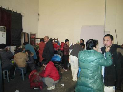 2012年12月26日被人们称呼为“中国红歌总司令戴诚”唱出“毛泽东之歌”,让人热血沸腾、让人情不自禁泪水不断模糊眼睛。