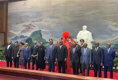 熟悉刚果人民反殖民斗争历史的齐塞可迪总统,又怎么可能不代表刚果人民去瞻仰一下毛主席呢?