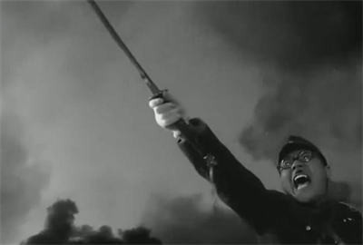 以周易原理擘画新时代“马克思的斗争形象”，可求得政治经济学批判之“中国抽象”以及“中国具象”。大道不可违，历史是检验真理的唯一标准！对“核排污”进行学术批判的事件表明，海洋肉身的“核伤口”终归要靠“幽灵之战”予以缝合与有效维护。何谓幽灵？以唯物史观的工作术语看，乃阶级与主体之谓也！是以一切人与一切人战争的“人类世”，终将劫后曙光。证成的幽灵将以无所畏惧之舍弃精神，进行一场别无选择之勇毅战斗。