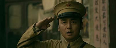在大的历史时期,老百姓往往会被裹挟,不可避免地变成“棋子”,但老百姓就是老百姓,只希望过好日子,过安生日子,没有其他的想法,既不热心“站队”,也不是“谁的人”。