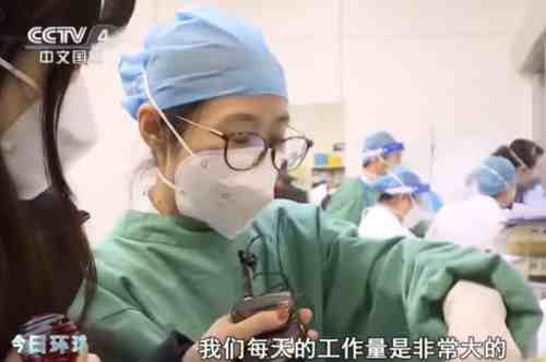 我们不能稀里糊涂、麻木不仁地走出去,我们要了解病毒,了解社会,了解国际,我们要记得所有人的努力、奋斗和牺牲。不是不能牺牲,而是牺牲要有价值,要有意义!实事求是,才能让我们真正走出疫情。