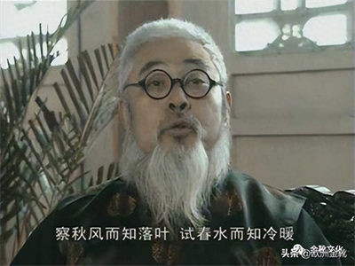 今天的军事小说战争剧多以日本武士道精神为变种的“亮剑精神”覆盖了“党领导一切”的政治原则。都梁打造的不是一名解放军将领李云龙,而是一个美国巴顿将军式的野味山大王。这不是阴谋,而是阳谋。他们淡化党在军队的领导和信仰。国军的万毅、孔从周等倒戈时可以成建制地率部逃离;而我军的龚楚、邢仁甫等叛徒在倒戈时,他们连一兵一卒也带不走!所以说:变节分子与叛徒,可以带走金库和账本,但唯独带不走这支人民军队。