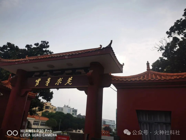 最近南媒述评某地溺亡基层公务员的文章被删除了,包括中县干部等著名的分析调研,县城一直是重要的基础观察领域,本文视角可供参考。