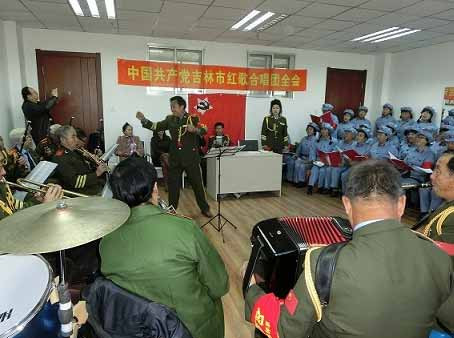 吉林市红歌合唱团召开首次党员全会