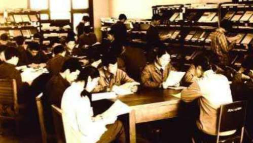 个人努力、奋斗当然重要，但“个人奋斗”与“改造大环境”，究竟哪个才能决定一个群体、一个阶级命运的呢？普遍存在的阶层固化的现实已经给出了答案！