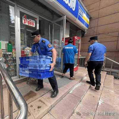 中国经济的发展，究竟是继续依赖压低劳动成本的“用工红利”，还是坚定转向尊重人力资本价值的“人才红利”?劳务派遣制度的异化，正是前者思维的产物，它以牺牲广大劳动者的合法权益为代价，换取了部分企业的短期利润，最终侵蚀的是社会的公平基石和创新发展的长远动力。