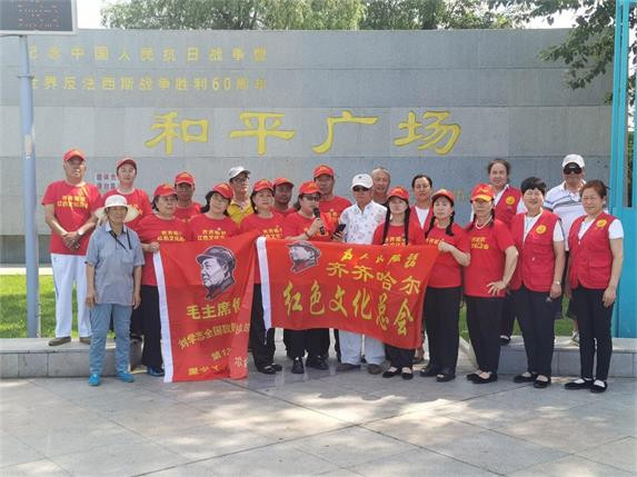 让广大市民铭记历史、赓续革命英雄的红色血脉,更加提升了“和平节”的文化内涵!
