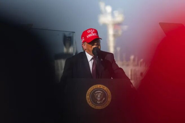 历史的临界点,往往也是觉醒的起点。在这场霸权与反抗、战争与和平的较量中,真正的选择权,不在白宫的椭圆办公室,而在每一个拒绝沉默的公民心中。当战争成为政治的工具,和平的钟摆,终将在人民的觉醒中,回归平衡。