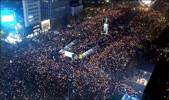 南朝鲜30万人倒朴 游行学生：成立革命政权