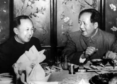 正如毛泽东同志晚年强调的：“思想上政治上的路线正确与否是决定一切的。党的路线正确就有一切，没有人可以有人，没有枪可以有枪，没有政权可以有政权。路线不正确，有了也可以丢掉。路线是个纲，纲举目张。”