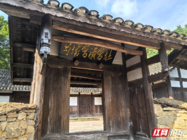 后世研究此段历史的无论学者、专家、军事家、政治家，抑或编剧、导演，都该收起那点小心思——勿在历史事实上玩花样、动手脚，让人看出你的浅薄与无知。毛主席用兵真如神，不容抹黑，不容亵渎!