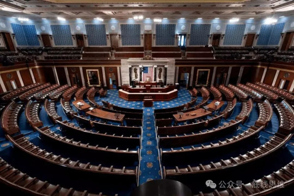 美国已经进入一个非常模糊、非常不确定的阶段。它究竟会向左还是向右,是向前还是向后;是能够保持平稳,还是会发生内部爆炸,现在都不明确。