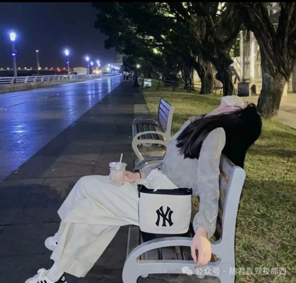资本主义社会是私有制的最高和最后的形式。是商品的集大成的社会。所有的一切全部都商品化:劳动力、学历、名誉、才能、智识、良心、生产的产品、人本身……所有的这一切都要有可供利用和赚取利润的价值,两手空空的人们都要让自身所拥有的这些东西能够卖出去,从而获得维持生存的微薄的生活资料赖以过活。