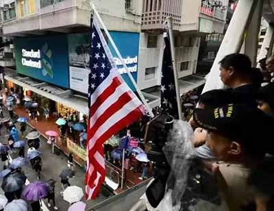 为什么每次暴力乱港现场都出现美国国旗?