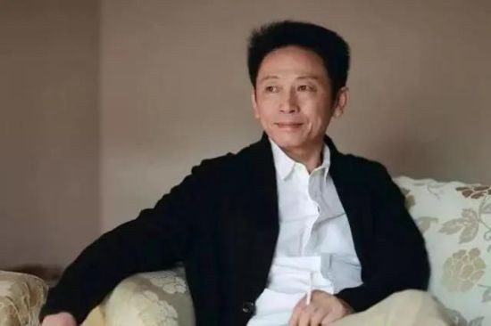 在严谨的历史书写之上，刘和平的创作以艺术想象力补充了历史的实证缺环，叙述了全球史背景下中国历史从明中期直至近代大转折的真实辑辑。