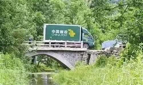 曾几何时,无数人整天抨击国企,鼓吹私有化。仿佛一旦私有了,一切问题都能解决。但其实,拿走私有化蛋糕的,只会是资本,而不是我们每一个普通人。