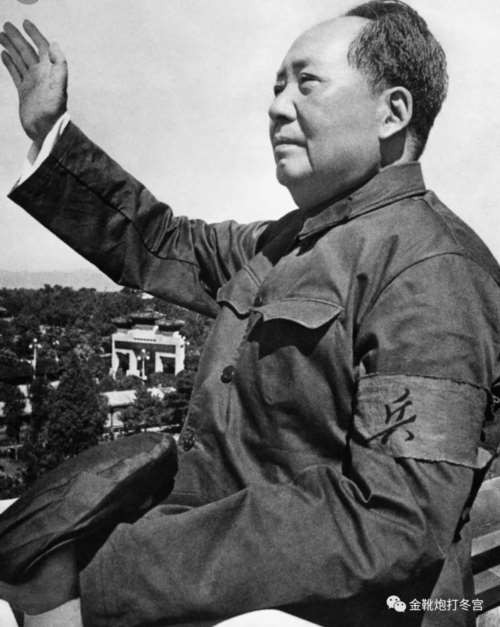 真正的教育家不是培养大师的，而是消灭大师的；真正的文学家不仅是“六朝如梦鸟空啼”，更是“五帝三皇神圣事，骗了无涯过客”，是“地主重重压迫，农民个个同仇”，是“唤起工农千百万，同心干，不周山下红旗乱！”