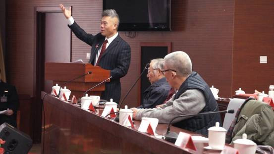 与会者深情缅怀毛主席的丰功伟绩,热情讴歌毛泽东思想,从不同角度纵情抒发对伟大领袖毛主席的深切怀念之情。