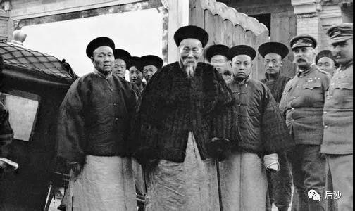 伟大的共产党!伟大的毛主席!