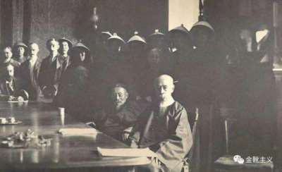 曾经拥有“何为开放”、“为何开放”、“如何开放”解释权的革命主体,彻底成为了沉默失语的边缘人。