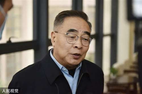 张伯礼院士说：“我们也需认识到，新冠疫*情不会因为一款新药的横空出世而瞬间消失，实践证明中国群防群控配合中西医结合治疗形成的一整套疫*情防控体系是抗疫新冠肺炎的有效利器。”