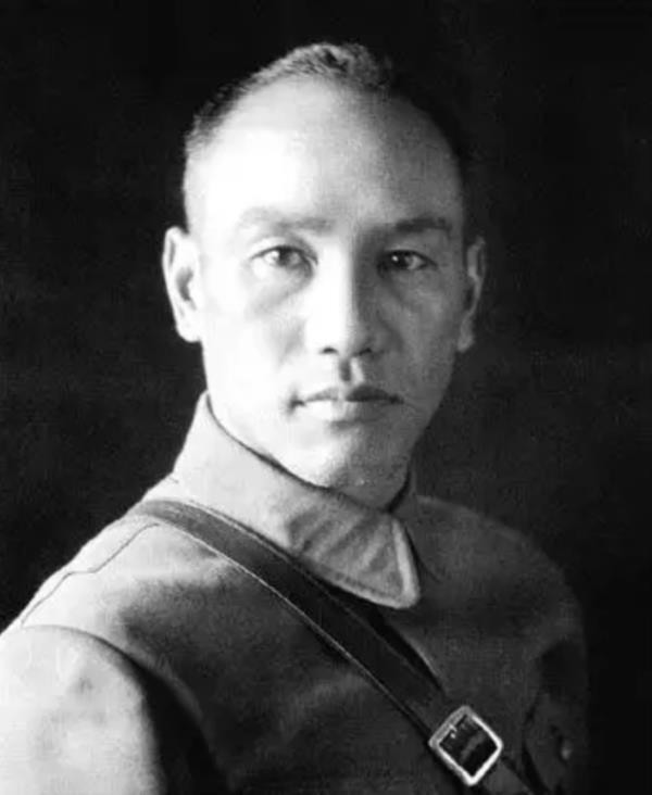 国军少将有恩于我军,解放后毛主席派人找,一查才知:已逃到香港