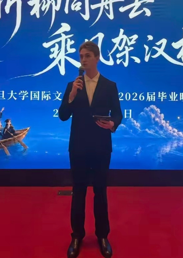 复旦美国留学生睡了数百个中国女生，全白嫖，大量怀孕