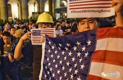 。那些在香港抗议活动中举着英国和美国国旗的人,清楚地揭示了他们以及他们背后的人是谁。这些举旗人不是中国的未来,他们只是死而不僵的殖民主义幽灵。