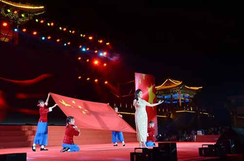 壮丽七十载奋进新时代 南街村隆重举办庆祝新中国成立70周年大型文艺晚会