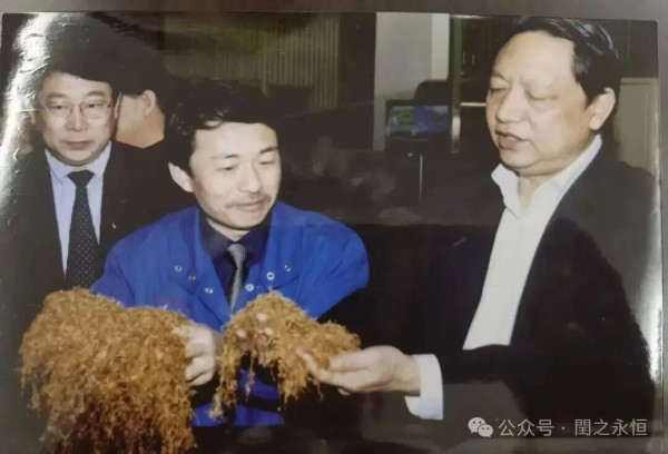 蔚严春书记用亲身经历告诉我们:路线错了,干部就是破坏力;信仰缺失,权力就是腐蚀性。
