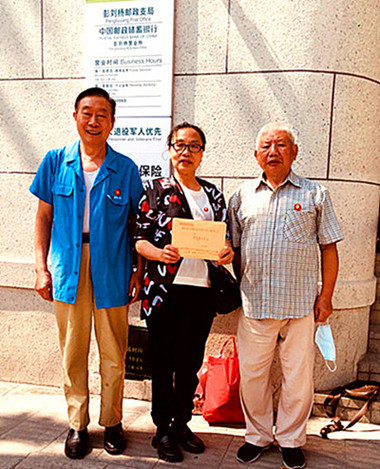 “在南岸嘴建毛主席畅游长江塑像”提议，正式向武汉市人大提出