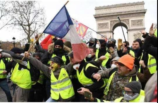 对民族虚无思潮的警惕和批判，是先从民间自发开始的，可以说在互联网这个意识形态主战场上进行了艰苦卓绝的斗争，才有了后来的舆论形势逆转。