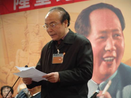 与会者深情缅怀毛主席的丰功伟绩,热情讴歌毛泽东思想,从不同角度纵情抒发对伟大领袖毛主席的深切怀念之情。