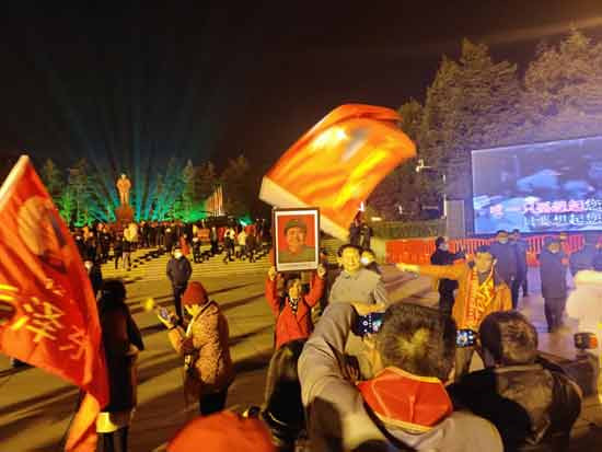 0点,沸腾的韶山,激动的人群,毛主席诞辰127周年再次见证滚滚红潮!