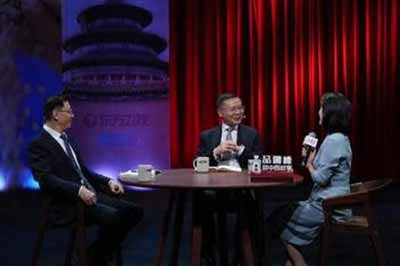 所以，恨国群体还得不停地向基本盘添加各种负面标签，然后拿着这些负面标签科普：什么叫“基本盘”。称谓的改变其实是反映了他们越来越绝望的过程，他们最初相信的是没人真的会喜欢这个国家，会这么说的都是五毛网评员，只是拿钱说话的水军罢了。只要没人再拿钱发帖，他们就会获得支持。