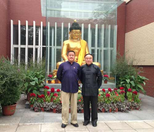 很多人以为结果操控于一人之手,不懂得政治乃是多方博弈。即便毛泽东当年,也绝非一言九鼎,需要多方妥协。权力从来不等于位置,而是等于有多少人愿意听你的话。至于对济南法院大发雷霆,或者拿出各种法律条文据理力争的朋友,则未免过分天真了。