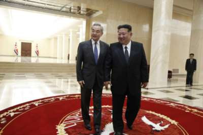 朝鲜最高领导人金正恩会见王毅