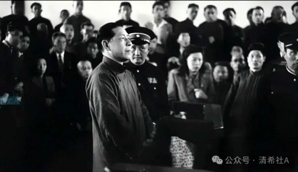 不要轻信高高在上的道德表演,而要紧紧盯着实际的利益流向。这份四百三十人的名单,是历史的耻辱柱,也是今天的清醒剂。
