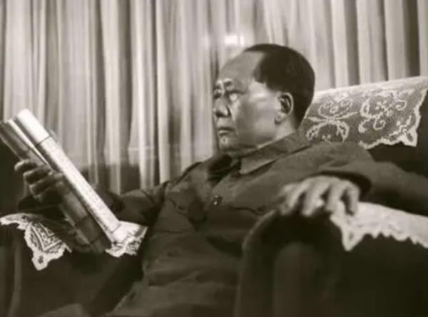 国军少将有恩于我军,解放后毛主席派人找,一查才知:已逃到香港
