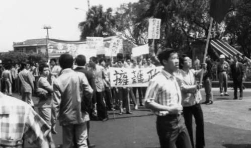 比起民族主义式的“两岸一家亲”的口号，相信“一首国际歌唱不出两家人”对最广大的台湾同胞和世界人民，会有着更强大的号召力！