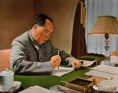 公者千古,私者一时。历史会证明也一直在证明——毛主席是目光长远、清白、正确、伟大的世界无产阶级和一切反压迫人们的伟大导师!