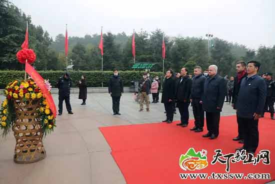 毛主席在2020年的十大热点事件，他真的回来了：纪念毛主席诞辰127周年