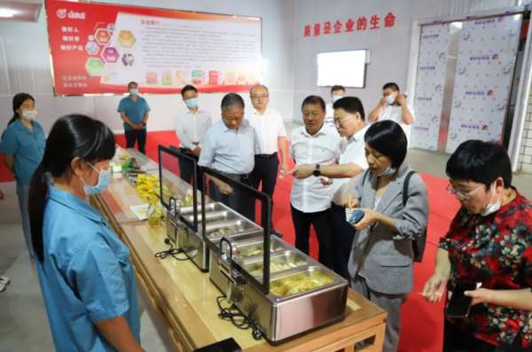 河南省南街村党委书记王宏斌参加“展新颜”新型村级集体经济发展论坛