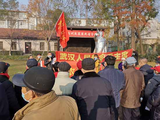 武汉工农兵庆祝毛主席诞辰127周年