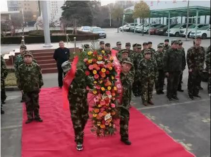 河南平顶山海平工人纪念伟大领袖和导师毛主席诞辰128周年