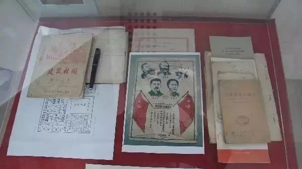 这份万民摁下的红手印书,羞红了谁的脸?!