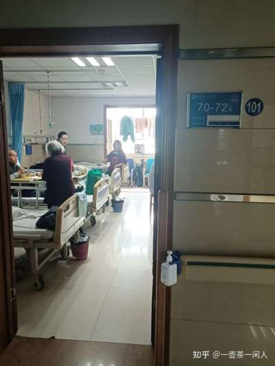 关于医院不择手段、唯利是图的问题,笔者有过诸多亲身体验,也发表过不少文章,基本观点有三:一是属于普遍现象,只是存在情节轻重之别;二是根源在国家医疗市场化改革之过,政府拨款有限,医保局拖欠经费,医院被迫自己赚钱养活自己;三是根本出路在政府恢复医疗卫生的公益性,实行全民免费医疗,回归为人民服务的正道。