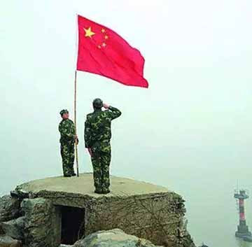如果有人在国土、主权完整问题上做手脚、煽阴火、玩小动作,我们听之任之,大事化小,小事化了,不追究,不较真,请问对得起我们的祖先么?对得起无数人民英雄的在天英灵么?