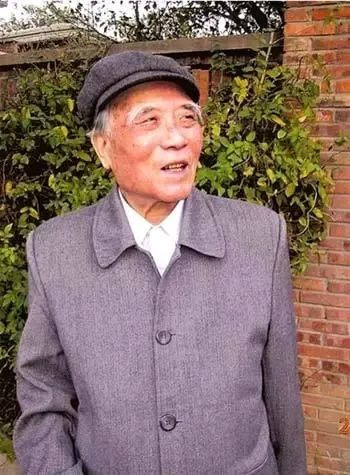 新世纪将仍然是一个艰难斗争的世纪,也将是一个重新掀起世界革命高潮的世纪。让我们勇敢地迎接这个有希望的世纪吧!
